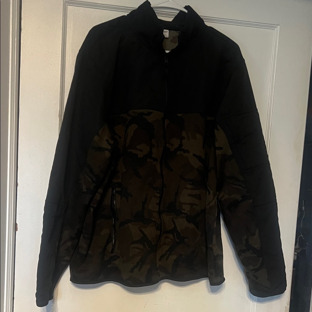 Old Navy Men's Black and Camouflage Field Jacket